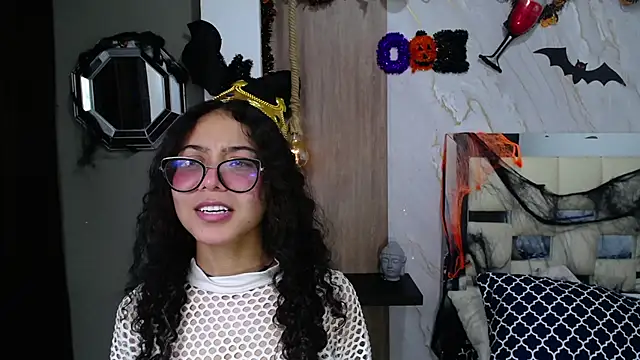 Snapshot of honeymoon_12 chatting on 10-27-25, 06:06 honeymoon 12 online show from 10-27-25, 06:06