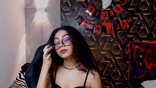 Snapshot of honeymoon_12 chatting on 10-30-25, 06:04 honeymoon 12 online show from 10-30-25, 06:04