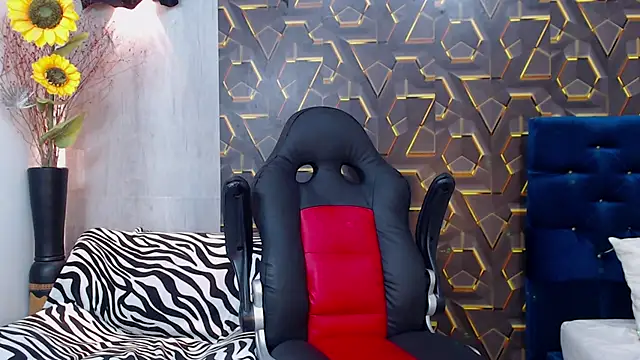 Snapshot of honeymoon_12 chatting on 11-06-25, 04:57 honeymoon 12 online show from 11-06-25, 04:57