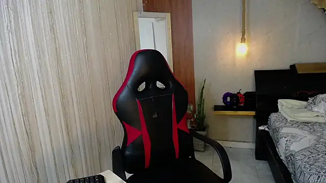 Snapshot of honeymoon_12 chatting on 11-09-25, 02:48 honeymoon 12 online show from 11-09-25, 02:48