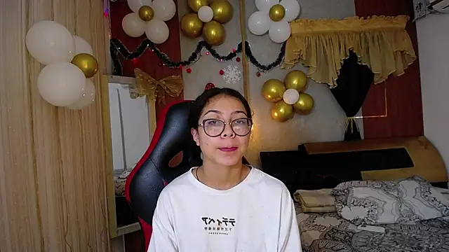 Snapshot of honeymoon_12 chatting on 11-11-25, 03:45 honeymoon 12 online show from 11-11-25, 03:45