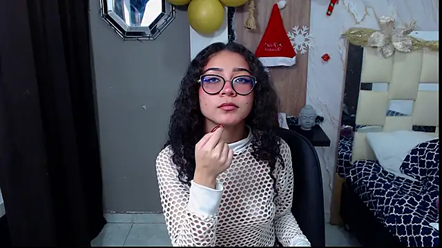 Snapshot of honeymoon_12 chatting on 11-20-25, 12:00 honeymoon 12 online show from 11-20-25, 12:00