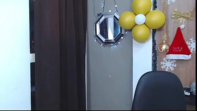 Snapshot of honeymoon_12 chatting on 11-27-25, 03:52 honeymoon 12 online show from 11-27-25, 03:52