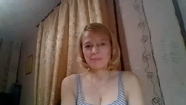 LiluXRose online show from 10-16-25, 08:32