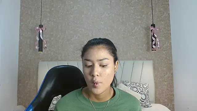 Snapshot of babilett chatting on 10-15-25, 11:43 babilett online show from 10-15-25, 11:43