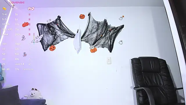 ValerieInk online show from 10-31-25, 01:01