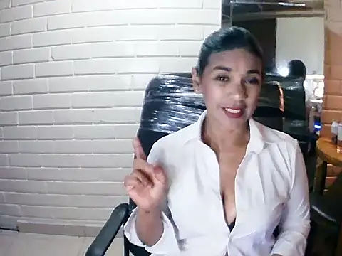 MiiaVelasquez online show from 11-06-25, 04:13