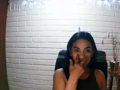 MiiaVelasquez online show from 11-18-25, 03:56