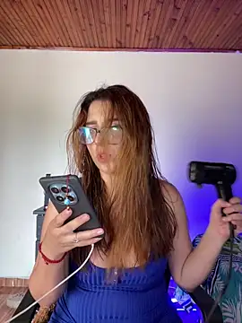 CoraVibes online show from 09-17-25, 08:21