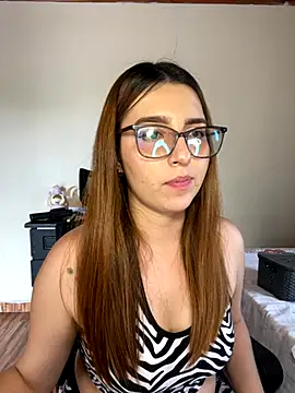 CoraVibes online show from 09-22-25, 07:38