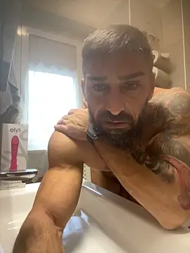 Snapshot of GmGit chatting on 10-21-25, 02:40 GmGit online show from 10-21-25, 02:40