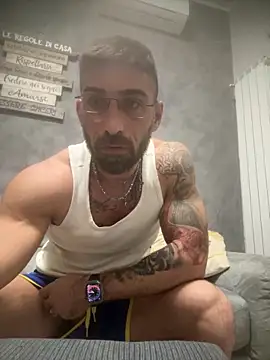 Snapshot of GmGit chatting on 11-01-25, 03:19 GmGit online show from 11-01-25, 03:19