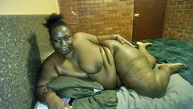 ASSQUEEN37Xx online show from 10-28-25, 05:04