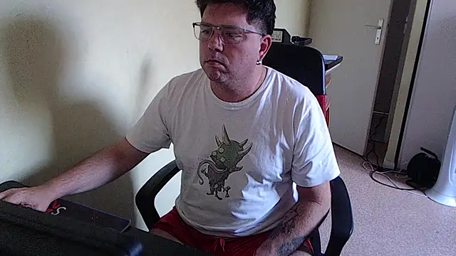 blueandwhite1 online show from 11-04-25, 03:33