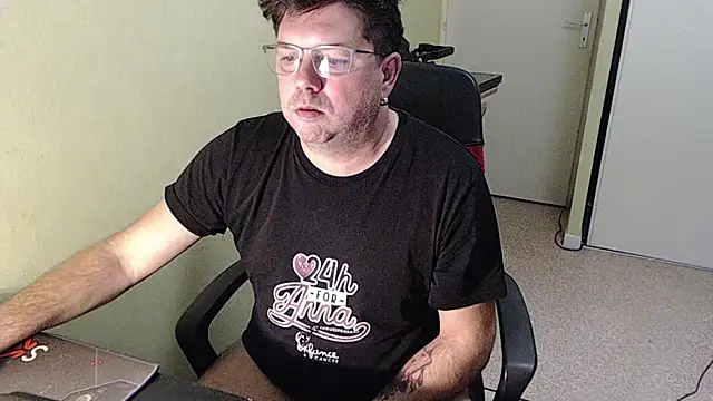 blueandwhite1 online show from 11-20-25, 03:56