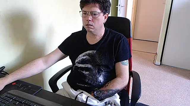 blueandwhite1 online show from 03-09-26, 04:44