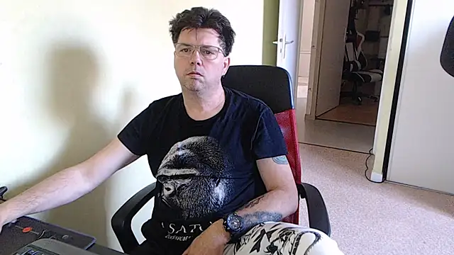 blueandwhite1 online show from 03-21-26, 08:52