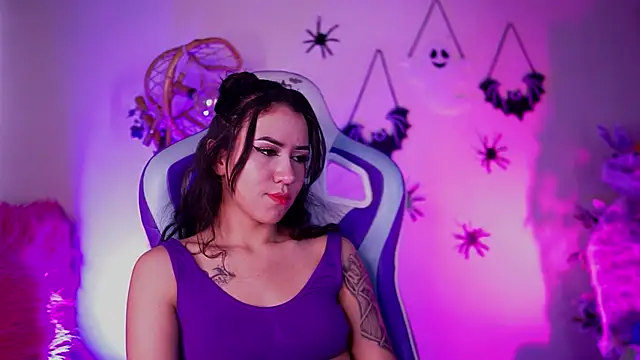  chloe moons  online show from 10-20-25, 09:26