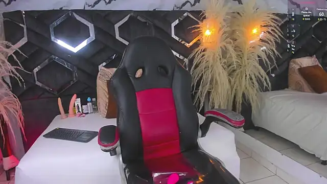 Zoe-Johnson  online show from 12-14-25, 09:41