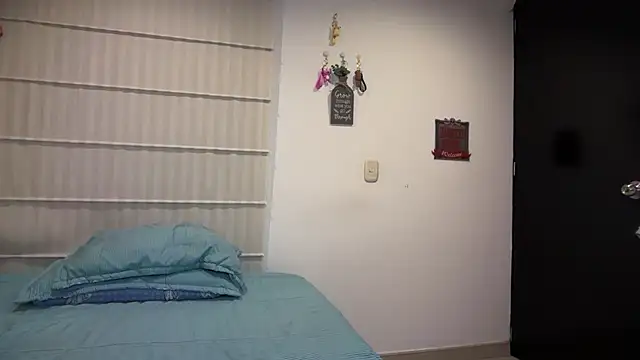 Snapshot of sasha_jonne chatting on 11-12-25, 02:45 sasha jonne online show from 11-12-25, 02:45