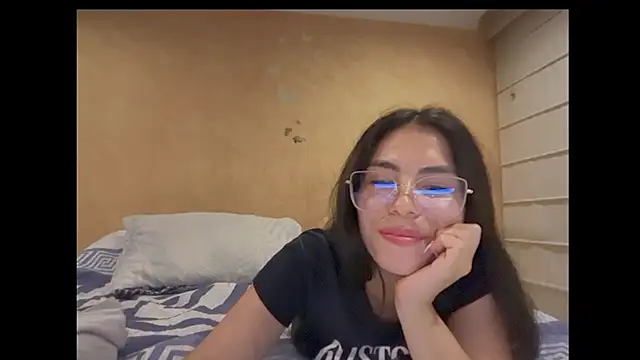 Snapshot of sasha_jonne chatting on 01-12-26, 06:40 sasha jonne online show from 01-12-26, 06:40