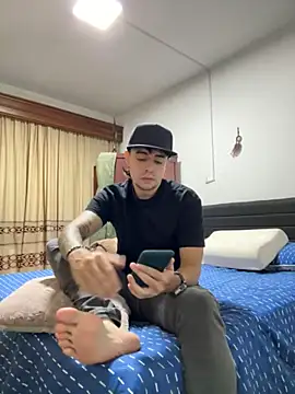 Snapshot of Jaguer2213 chatting on 09-20-25, 01:50 Jaguer2213 online show from 09-20-25, 01:50