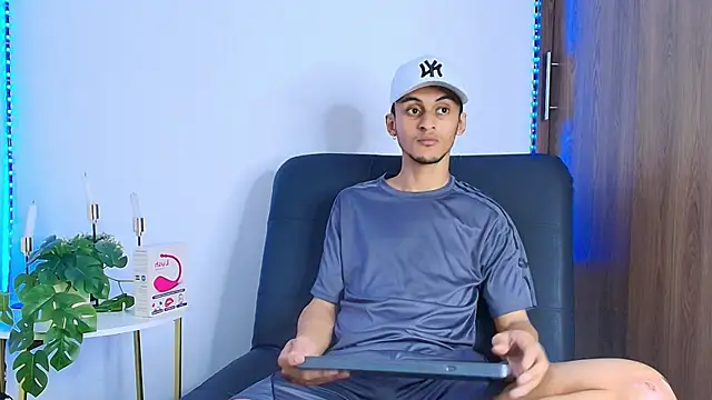 AlejandroLoouis online show from 11-06-25, 07:37