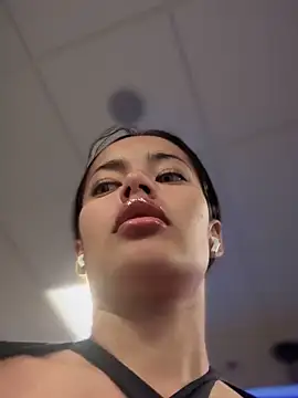 Snapshot of Risky_Workouts chatting on 10-18-25, 01:01 Risky Workouts online show from 10-18-25, 01:01