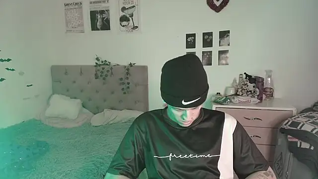 Snapshot of 2cyboy_ chatting on 09-08-25, 07:57 2cyboy online show from 09-08-25, 07:57