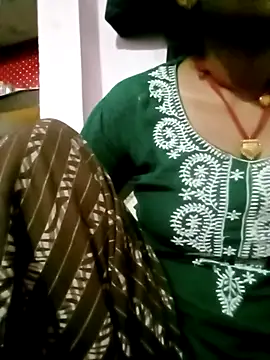 Snapshot of Hot_tin74 chatting on 11-09-25, 05:44 Hot tin74 online show from 11-09-25, 05:44