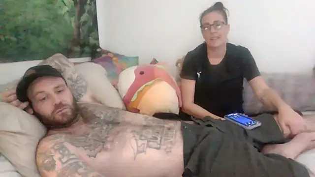 Snapshot of RaynLiz chatting on 09-21-25, 11:45 RaynLiz online show from 09-21-25, 11:45