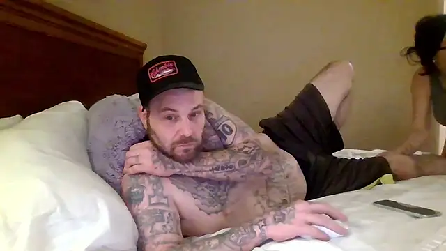 RaynLiz online show from 01-18-26, 01:59