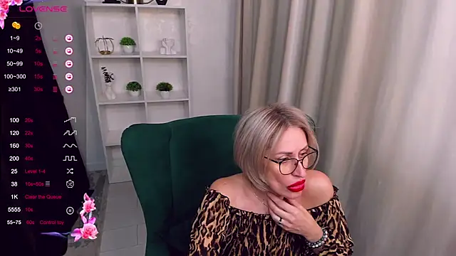 Snapshot of PamellaMurphy chatting on 11-11-25, 05:51 PamellaMurphy online show from 11-11-25, 05:51