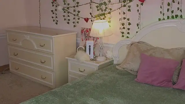 Sonia Meow online show from 09-15-25, 06:02