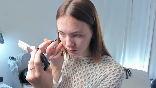 Snapshot of SirenaOstrem chatting on 10-31-25, 01:06 SirenaOstrem online show from 10-31-25, 01:06