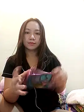 Lovelyclaya online show from 12-18-25, 10:49