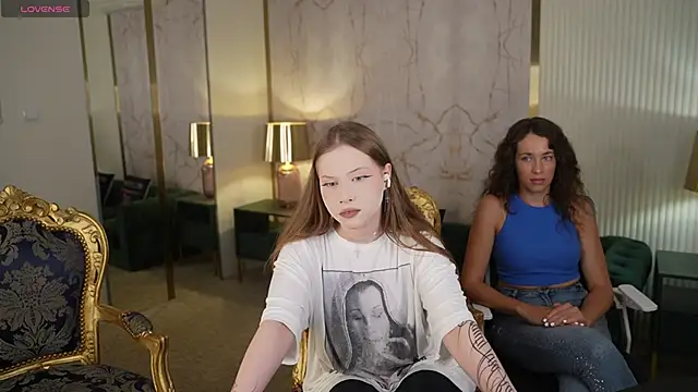 Snapshot of Ella_054 chatting on 09-19-25, 02:29 Ella 054 online show from 09-19-25, 02:29