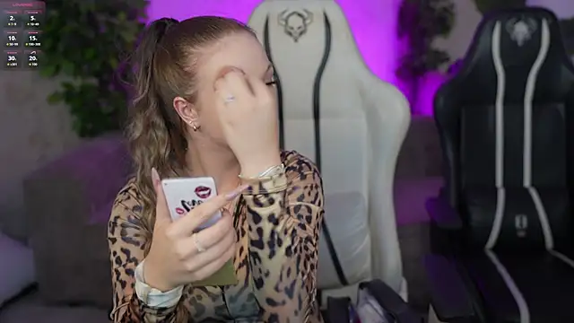 Snapshot of Ella_054 chatting on 09-29-25, 02:22 Ella 054 online show from 09-29-25, 02:22