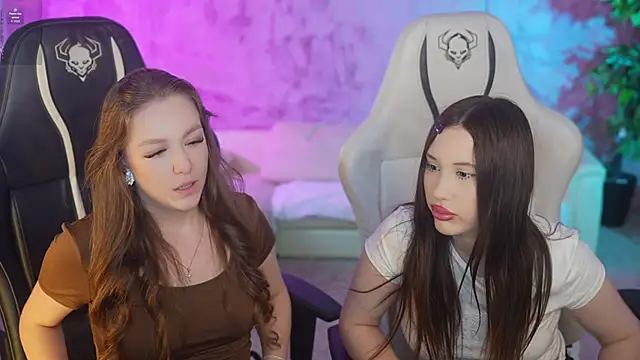 Snapshot of Ella_054 chatting on 10-07-25, 02:47 Ella 054 online show from 10-07-25, 02:47