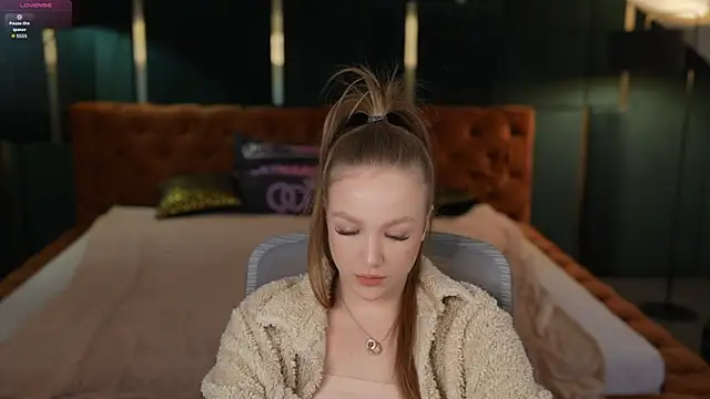 Snapshot of Ella_054 chatting on 10-15-25, 10:26 Ella 054 online show from 10-15-25, 10:26