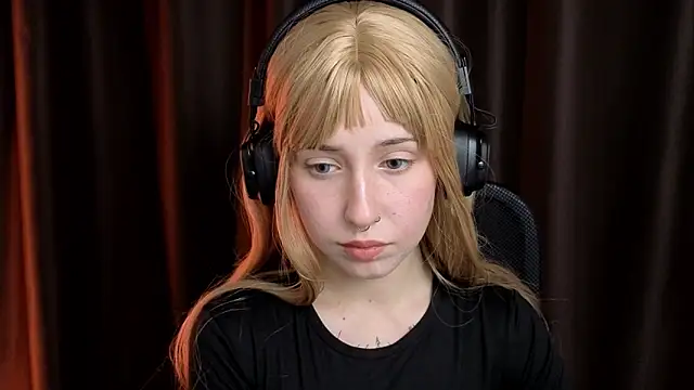 YukiMisa online show from 12-14-25, 02:55