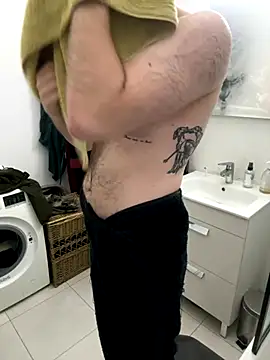 Snapshot of TomieSoichi chatting on 10-02-25, 05:03 TomieSoichi online show from 10-02-25, 05:03