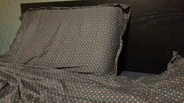 Snapshot of TomieSoichi chatting on 11-18-25, 08:24 TomieSoichi online show from 11-18-25, 08:24