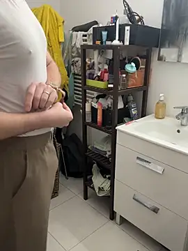 Snapshot of TomieSoichi chatting on 11-28-25, 06:27 TomieSoichi online show from 11-28-25, 06:27