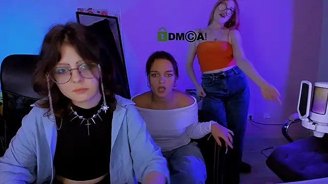 Snapshot of samanta_hotty chatting on 10-11-25, 07:01 samanta hotty online show from 10-11-25, 07:01