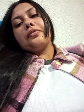 Snapshot of Alessandraa- chatting on 06-09-26, 02:12 Alessandraa- online show from 06-09-26, 02:12