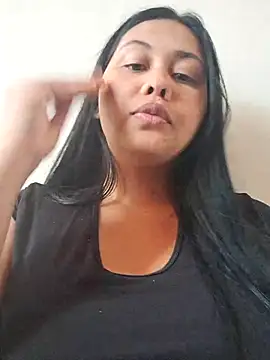 Snapshot of Alessandraa- chatting on 06-21-26, 06:32 Alessandraa- online show from 06-21-26, 06:32