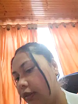 Snapshot of Alessandraa- chatting on 06-28-26, 10:16 Alessandraa- online show from 06-28-26, 10:16