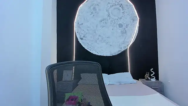 Snapshot of ScarletMoon1_ chatting on 10-17-25, 08:33 ScarletMoon1 online show from 10-17-25, 08:33