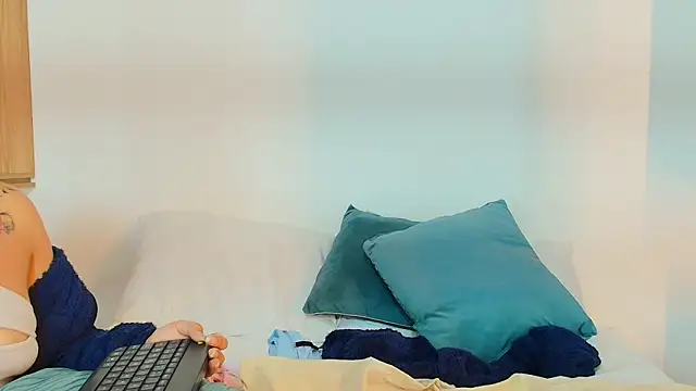 Snapshot of Dakota_Megan_69 chatting on 11-15-25, 01:03 Dakota Megan 69 online show from 11-15-25, 01:03